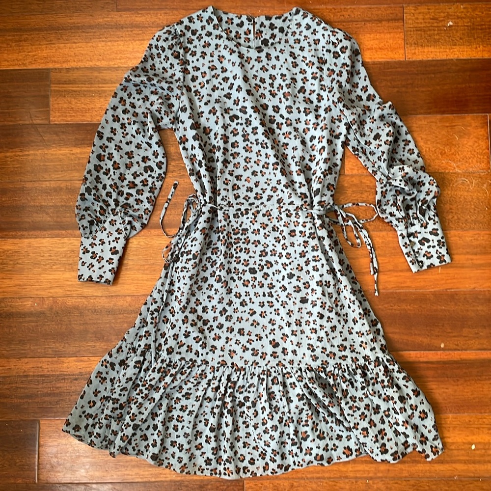 L.K. Bennett Dr Dakota Pale Blue Leopard Twee Flower Print Western Cuff Size 4